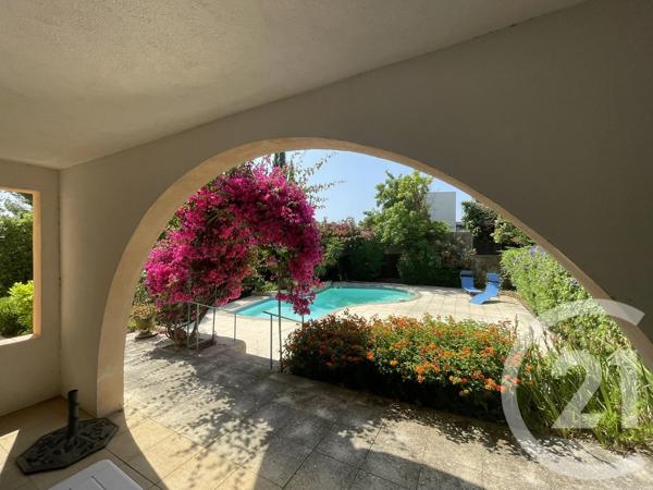 Maison à vendre  5 pièces - 197,39 m 2   BANDOL  - 83