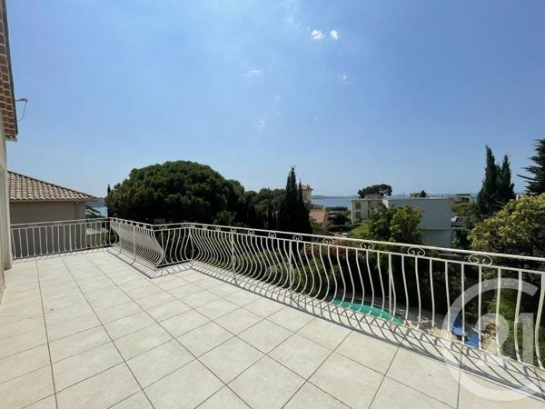 Maison à vendre  5 pièces - 197,39 m 2   BANDOL  - 83