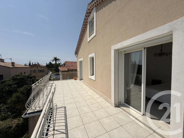 Maison à vendre  5 pièces - 197,39 m 2   BANDOL  - 83