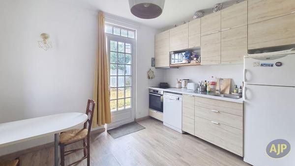 Appartement à louer La Roche Sur Yon : 2 pièces, 28m² avec 1 chambre(s) à 800€ - AJP Immobilier La Roche-sur-Yon