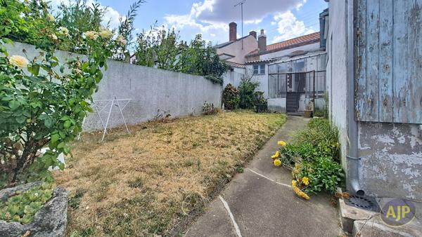 Appartement à louer La Roche Sur Yon : 2 pièces, 28m² avec 1 chambre(s) à 800€ - AJP Immobilier La Roche-sur-Yon
