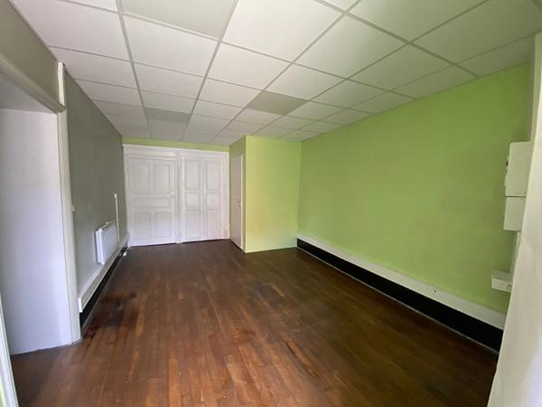 A louer centre ATTIGNAT bonne visibilité sur rue principale local commercial 20 m²