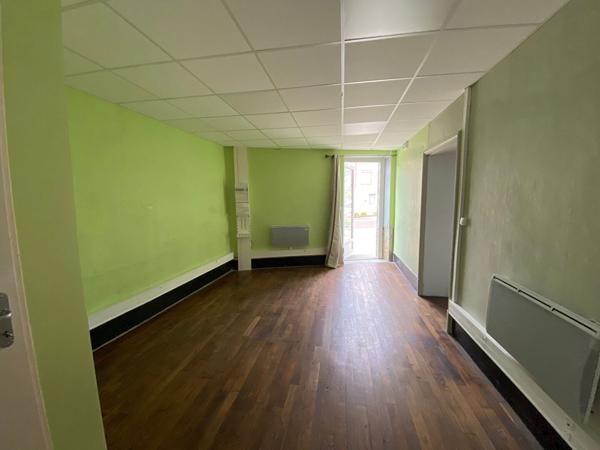 A louer centre ATTIGNAT bonne visibilité sur rue principale local commercial 20 m²