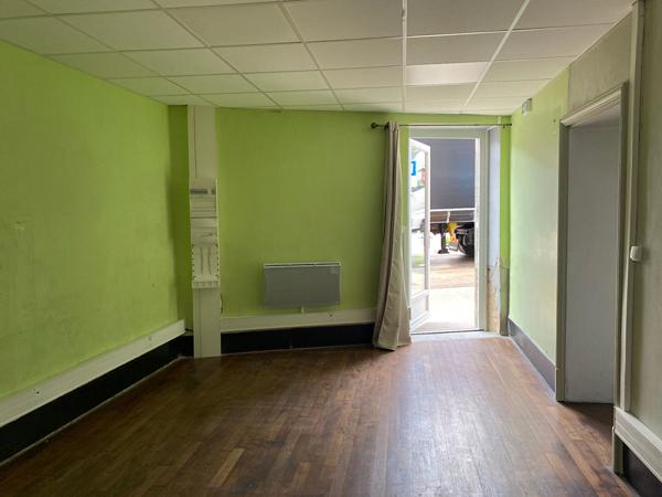 A louer centre ATTIGNAT bonne visibilité sur rue principale local commercial 20 m²