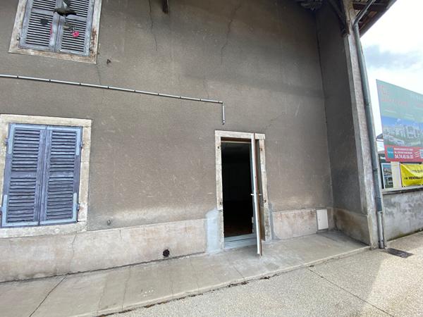 A louer centre ATTIGNAT bonne visibilité sur rue principale local commercial 20 m²