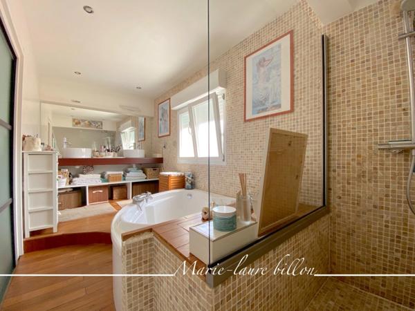 Maison de type 6 à vendre sur SAINT GILLES CROIX DE VIE (85), Maison de ville avec terrasse et garage