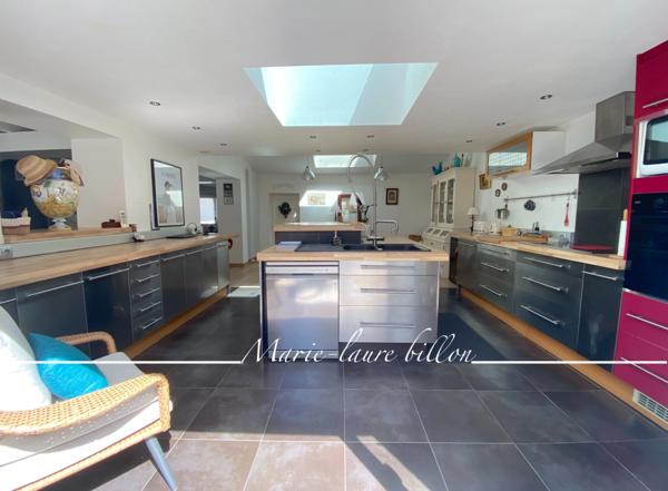 Maison de type 6 à vendre sur SAINT GILLES CROIX DE VIE (85), Maison de ville avec terrasse et garage