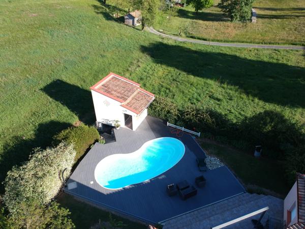 VILLA PLAIN PIED D'ARCHITECTE DE 2014 AVEC PISCINE + POOL HOUSE +2 GARAGES 2 PORTES SUR TERRAIN CLOS