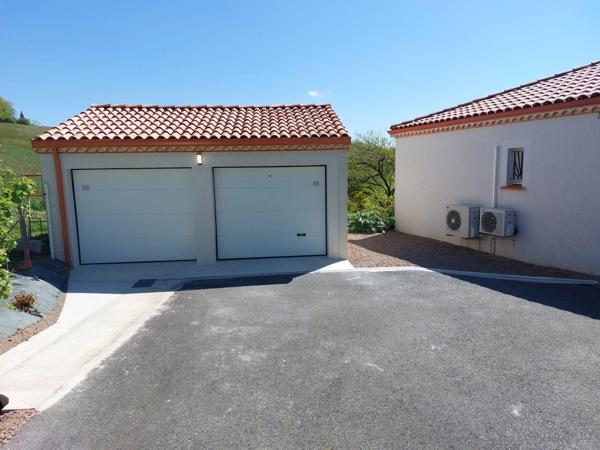 VILLA PLAIN PIED D'ARCHITECTE DE 2014 AVEC PISCINE + POOL HOUSE +2 GARAGES 2 PORTES SUR TERRAIN CLOS