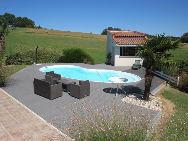 VILLA PLAIN PIED D'ARCHITECTE DE 2014 AVEC PISCINE + POOL HOUSE +2 GARAGES 2 PORTES SUR TERRAIN CLOS