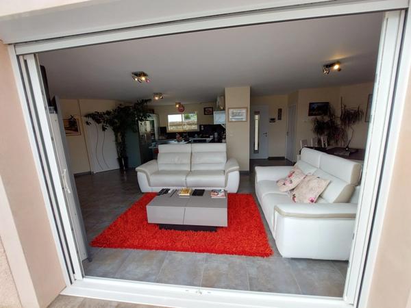 VILLA PLAIN PIED D'ARCHITECTE DE 2014 AVEC PISCINE + POOL HOUSE +2 GARAGES 2 PORTES SUR TERRAIN CLOS