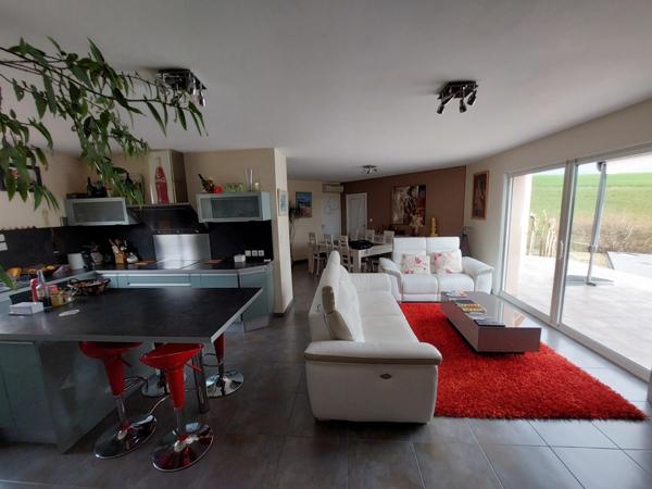 VILLA PLAIN PIED D'ARCHITECTE DE 2014 AVEC PISCINE + POOL HOUSE +2 GARAGES 2 PORTES SUR TERRAIN CLOS