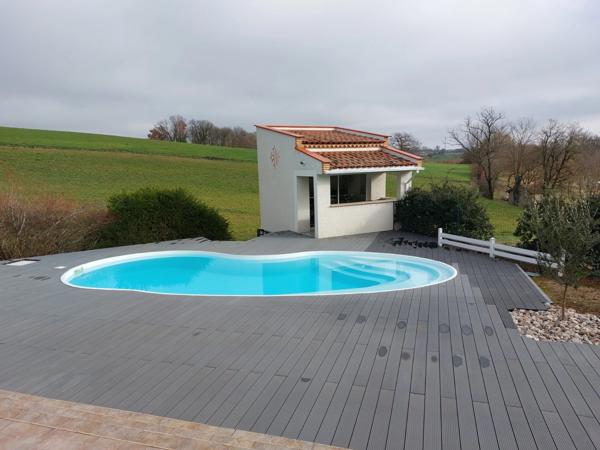 VILLA PLAIN PIED D'ARCHITECTE DE 2014 AVEC PISCINE + POOL HOUSE +2 GARAGES 2 PORTES SUR TERRAIN CLOS
