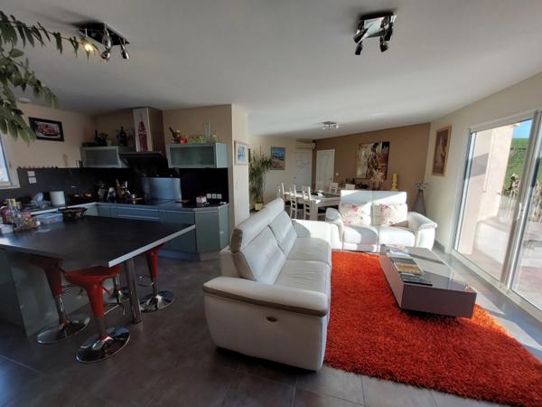 VILLA PLAIN PIED D'ARCHITECTE DE 2014 AVEC PISCINE + POOL HOUSE +2 GARAGES 2 PORTES SUR TERRAIN CLOS