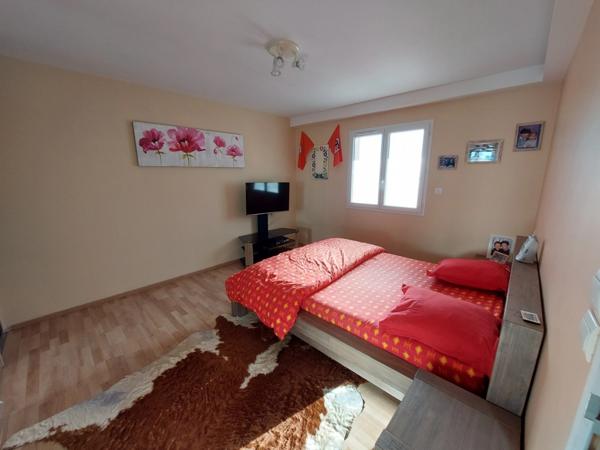 VILLA PLAIN PIED D'ARCHITECTE DE 2014 AVEC PISCINE + POOL HOUSE +2 GARAGES 2 PORTES SUR TERRAIN CLOS