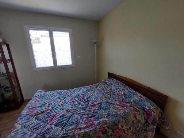 VILLA PLAIN PIED D'ARCHITECTE DE 2014 AVEC PISCINE + POOL HOUSE +2 GARAGES 2 PORTES SUR TERRAIN CLOS