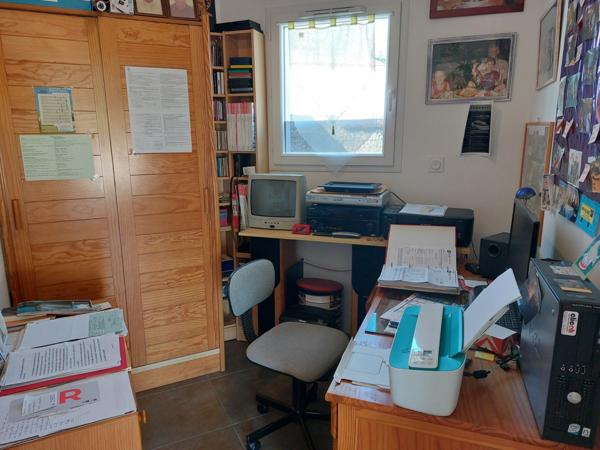 VILLA PLAIN PIED D'ARCHITECTE DE 2014 AVEC PISCINE + POOL HOUSE +2 GARAGES 2 PORTES SUR TERRAIN CLOS