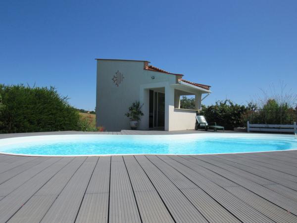 VILLA PLAIN PIED D'ARCHITECTE DE 2014 AVEC PISCINE + POOL HOUSE +2 GARAGES 2 PORTES SUR TERRAIN CLOS