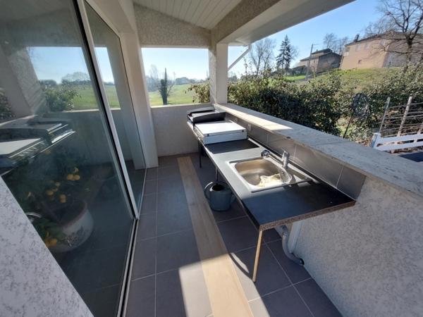 VILLA PLAIN PIED D'ARCHITECTE DE 2014 AVEC PISCINE + POOL HOUSE +2 GARAGES 2 PORTES SUR TERRAIN CLOS