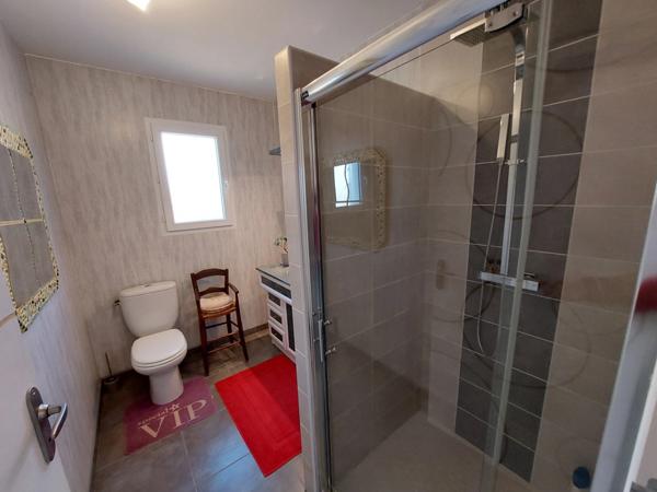 VILLA PLAIN PIED D'ARCHITECTE DE 2014 AVEC PISCINE + POOL HOUSE +2 GARAGES 2 PORTES SUR TERRAIN CLOS