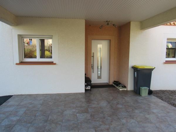 VILLA PLAIN PIED D'ARCHITECTE DE 2014 AVEC PISCINE + POOL HOUSE +2 GARAGES 2 PORTES SUR TERRAIN CLOS