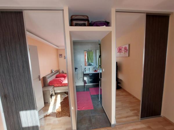 VILLA PLAIN PIED D'ARCHITECTE DE 2014 AVEC PISCINE + POOL HOUSE +2 GARAGES 2 PORTES SUR TERRAIN CLOS