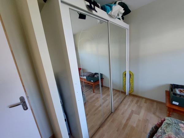 VILLA PLAIN PIED D'ARCHITECTE DE 2014 AVEC PISCINE + POOL HOUSE +2 GARAGES 2 PORTES SUR TERRAIN CLOS