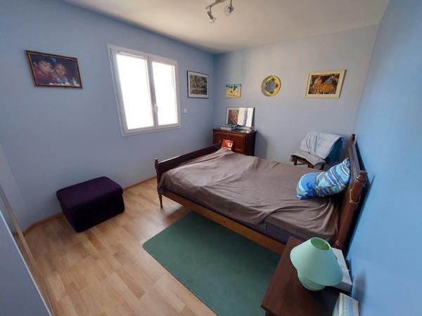 VILLA PLAIN PIED D'ARCHITECTE DE 2014 AVEC PISCINE + POOL HOUSE +2 GARAGES 2 PORTES SUR TERRAIN CLOS