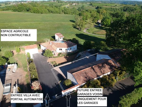 VILLA PLAIN PIED D'ARCHITECTE DE 2014 AVEC PISCINE + POOL HOUSE +2 GARAGES 2 PORTES SUR TERRAIN CLOS