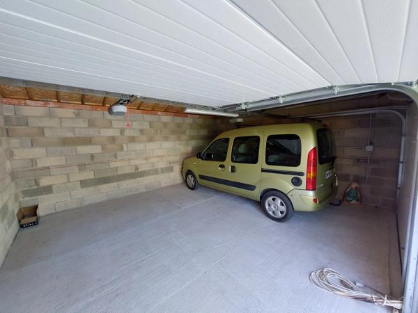 VILLA PLAIN PIED D'ARCHITECTE DE 2014 AVEC PISCINE + POOL HOUSE +2 GARAGES 2 PORTES SUR TERRAIN CLOS