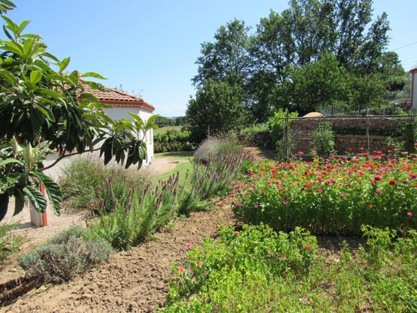 VILLA PLAIN PIED D'ARCHITECTE DE 2014 AVEC PISCINE + POOL HOUSE +2 GARAGES 2 PORTES SUR TERRAIN CLOS