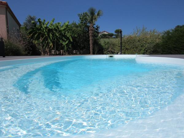 VILLA PLAIN PIED D'ARCHITECTE DE 2014 AVEC PISCINE + POOL HOUSE +2 GARAGES 2 PORTES SUR TERRAIN CLOS