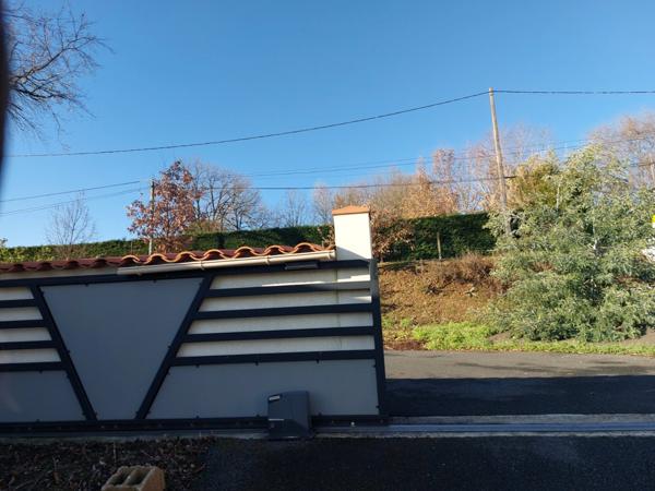 VILLA PLAIN PIED D'ARCHITECTE DE 2014 AVEC PISCINE + POOL HOUSE +2 GARAGES 2 PORTES SUR TERRAIN CLOS