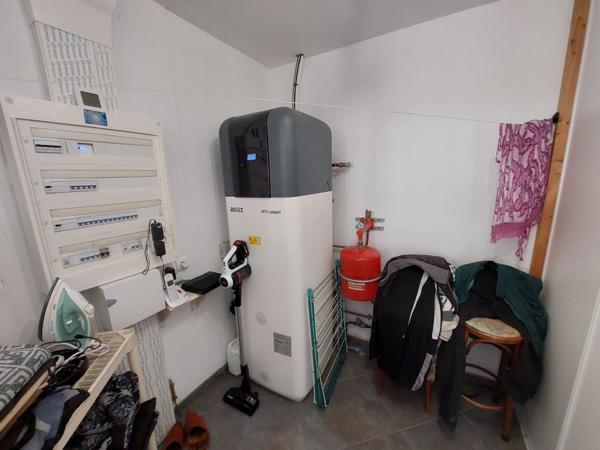 VILLA PLAIN PIED D'ARCHITECTE DE 2014 AVEC PISCINE + POOL HOUSE +2 GARAGES 2 PORTES SUR TERRAIN CLOS