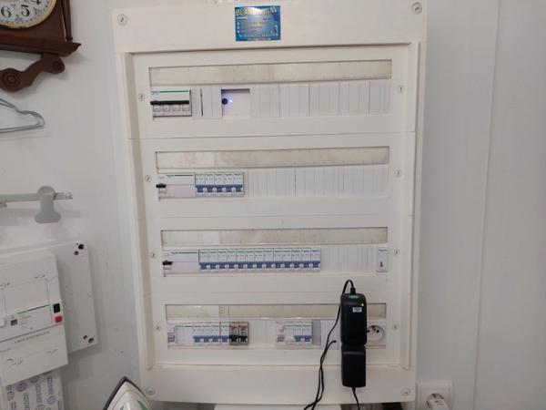 VILLA PLAIN PIED D'ARCHITECTE DE 2014 AVEC PISCINE + POOL HOUSE +2 GARAGES 2 PORTES SUR TERRAIN CLOS