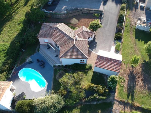 VILLA PLAIN PIED D'ARCHITECTE DE 2014 AVEC PISCINE + POOL HOUSE +2 GARAGES 2 PORTES SUR TERRAIN CLOS