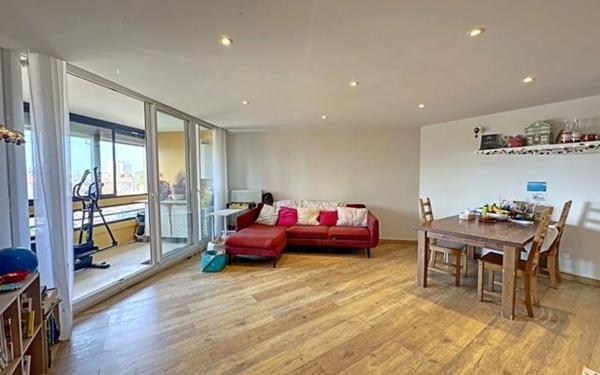Appartement à vendre    3 pièces • 65,80 m2 Marseille 9