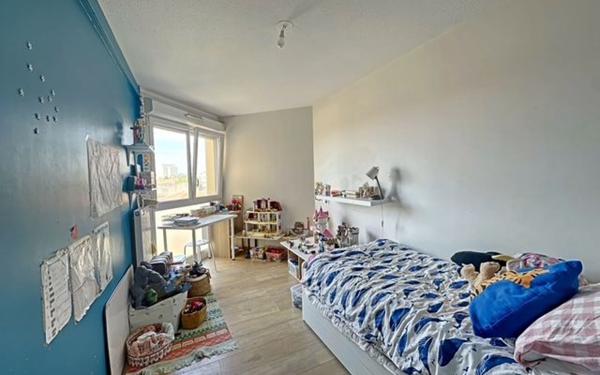 Appartement à vendre    3 pièces • 65,80 m2 Marseille 9