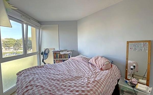 Appartement à vendre    3 pièces • 65,80 m2 Marseille 9