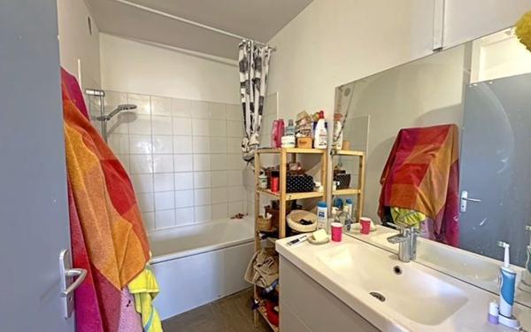 Appartement à vendre    3 pièces • 65,80 m2 Marseille 9
