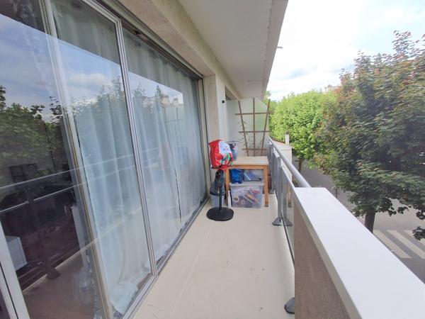 Saint-Maur-des-Fossés (94100) Studio avec un balcon et une place de parking au sous-sol