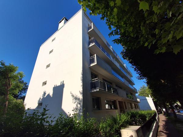 Saint-Maur-des-Fossés (94100) Studio avec un balcon et une place de parking au sous-sol