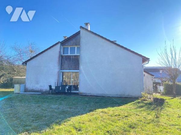 ARPAJON-SUR-CERE, sur 657 m² de terrain, maison comprenant garage, entrée, salon : salle à mang...