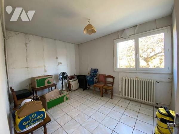 ARPAJON-SUR-CERE, sur 657 m² de terrain, maison comprenant garage, entrée, salon : salle à mang...