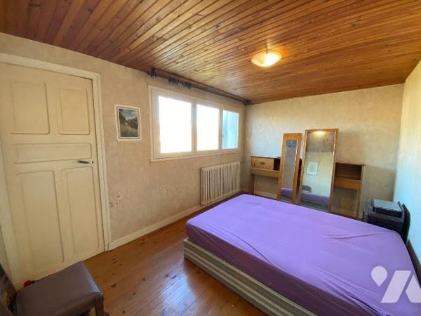 ARPAJON-SUR-CERE, sur 657 m² de terrain, maison comprenant garage, entrée, salon : salle à mang...