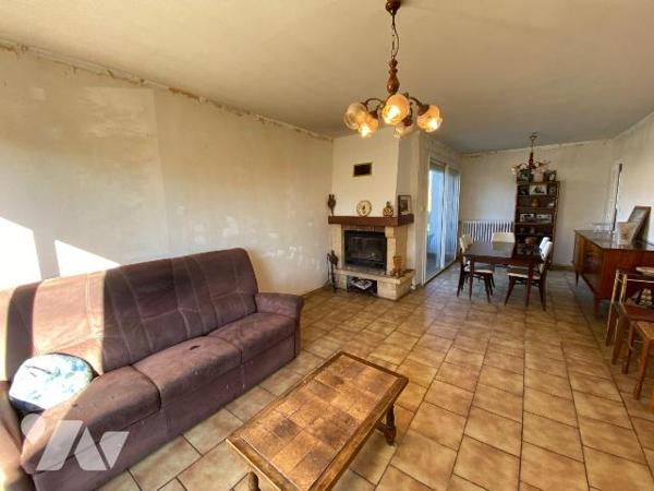 ARPAJON-SUR-CERE, sur 657 m² de terrain, maison comprenant garage, entrée, salon : salle à mang...