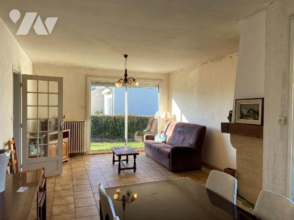 ARPAJON-SUR-CERE, sur 657 m² de terrain, maison comprenant garage, entrée, salon : salle à mang...