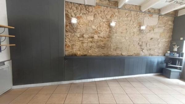 34 400 Saint-Just – Local 28 m² en centre-ville
