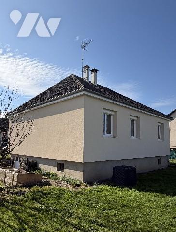 A SAINT GERMAIN DU CORBEIS - pavillon à usage d'habitation (env 74m²) 
Bien loué