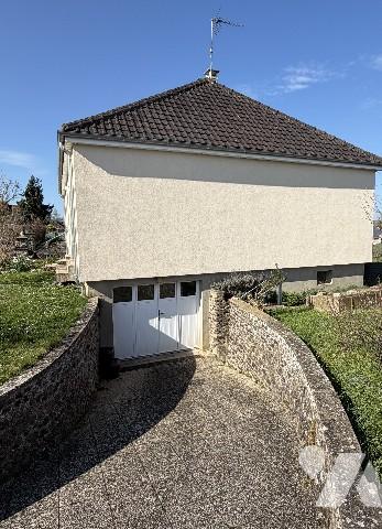 A SAINT GERMAIN DU CORBEIS - pavillon à usage d'habitation (env 74m²) 
Bien loué